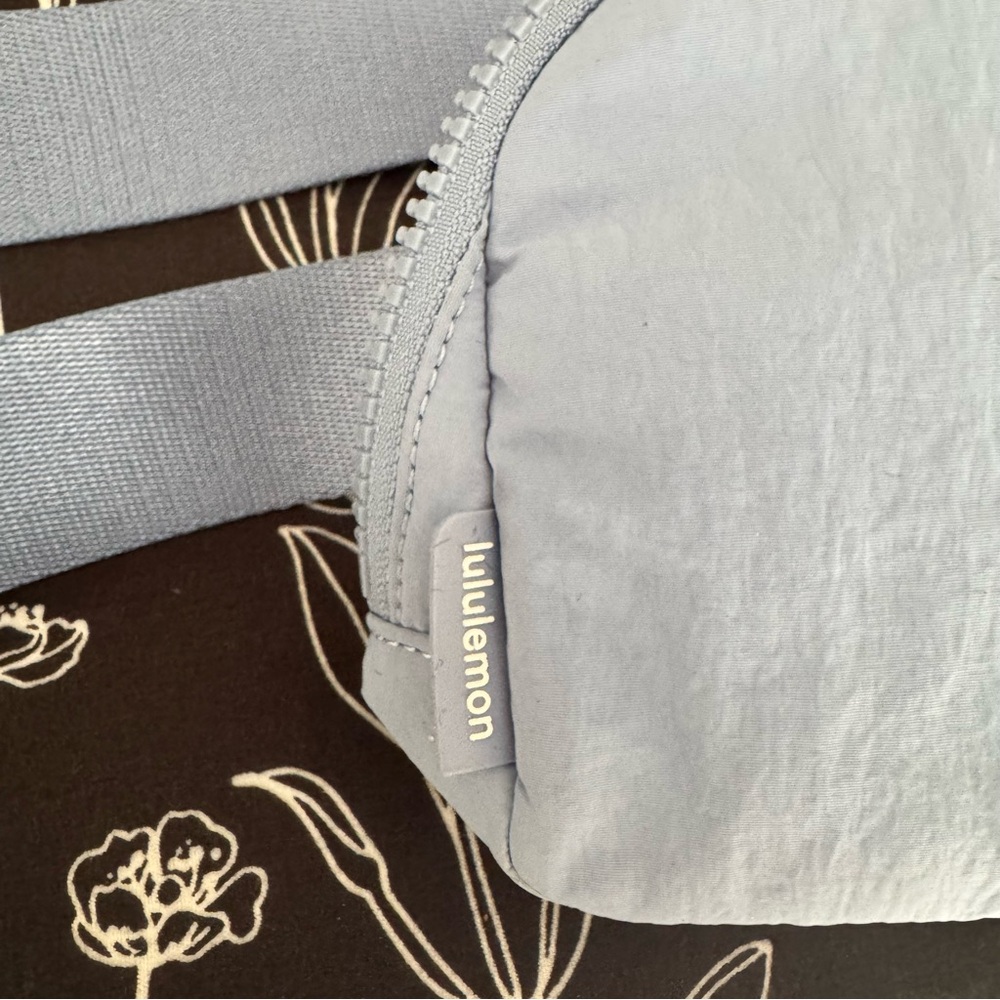 NWOT Lululemon Everywhere Belt Bag - Picture 2 of 8